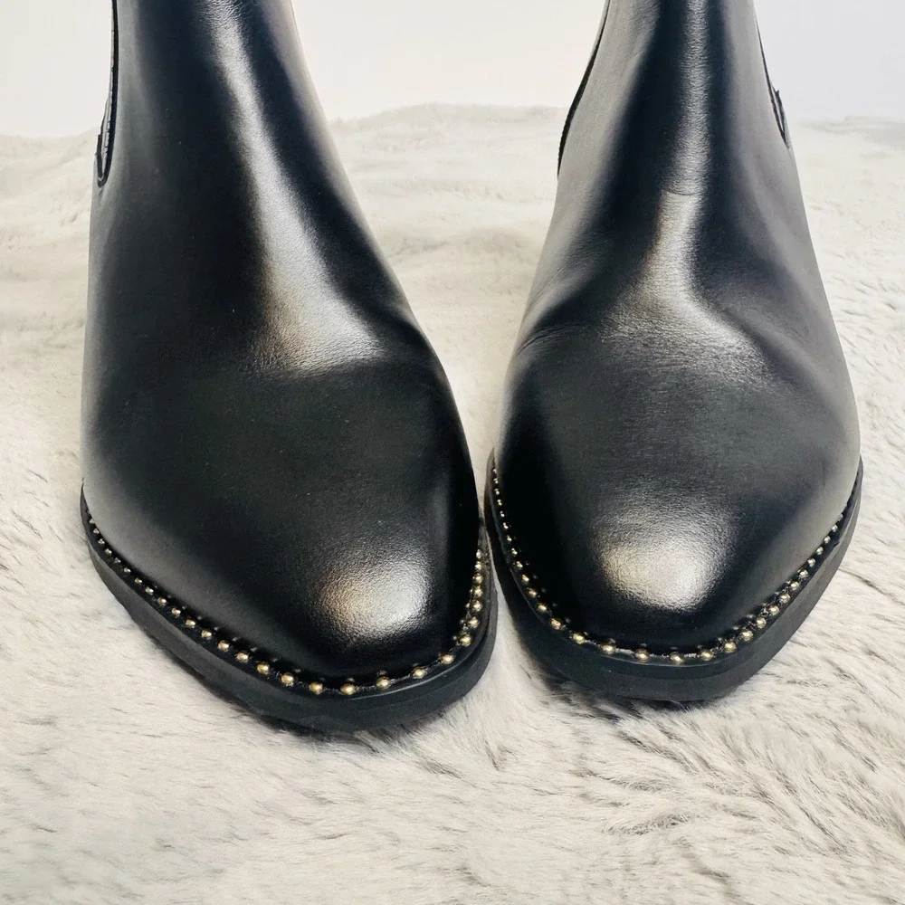 Deltan, women's Sz 9 black‎ leather zip-up studded heeled ankle boots